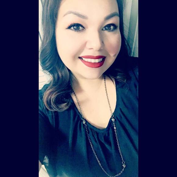 Meet your Posher, Allie - Picture 1 of 1